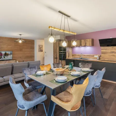Moderne Avec 3 Chambres, Terrasse, Garage Et Services Inclus A - Fr-1-569-131 Megeve