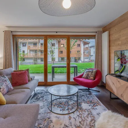 Moderne Avec 3 Chambres, Terrasse, Garage Et Services Inclus A - Fr-1-569-131 * Megeve
