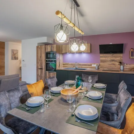 Moderne Avec 3 Chambres, Terrasse, Garage Et Services Inclus A - Fr-1-569-131 Megeve